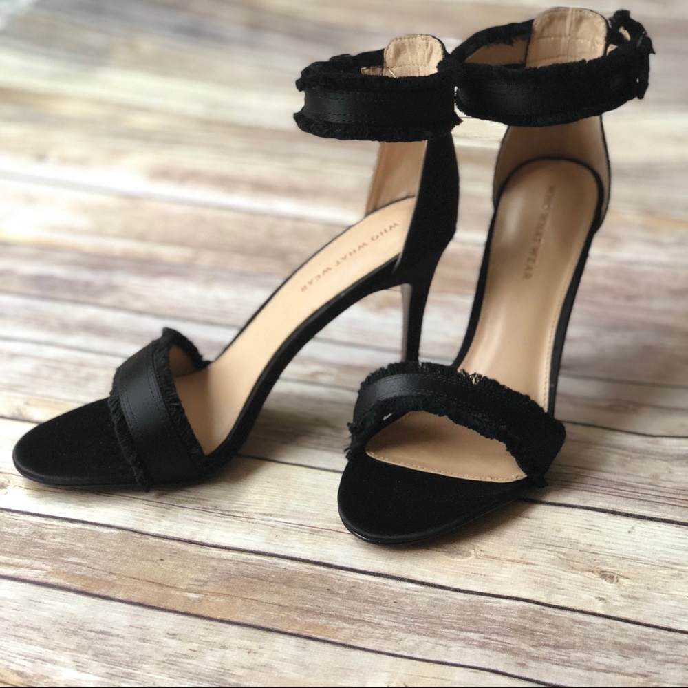 Black Ruffle Heels NWOT
